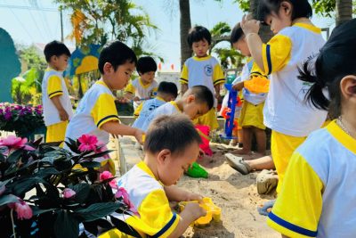 SKKN NÂNG CAO CHẤT LƯỢNG CÁC HOẠT ĐỘNG TRẢI NGHIỆM CHO TRẺ 24 – 36 THÁNG TUỔI TẠI LỚP NHÀ TRẺ