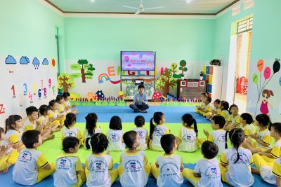 HOẠT ĐỘNG LÀM QUEN TIẾNG ANH